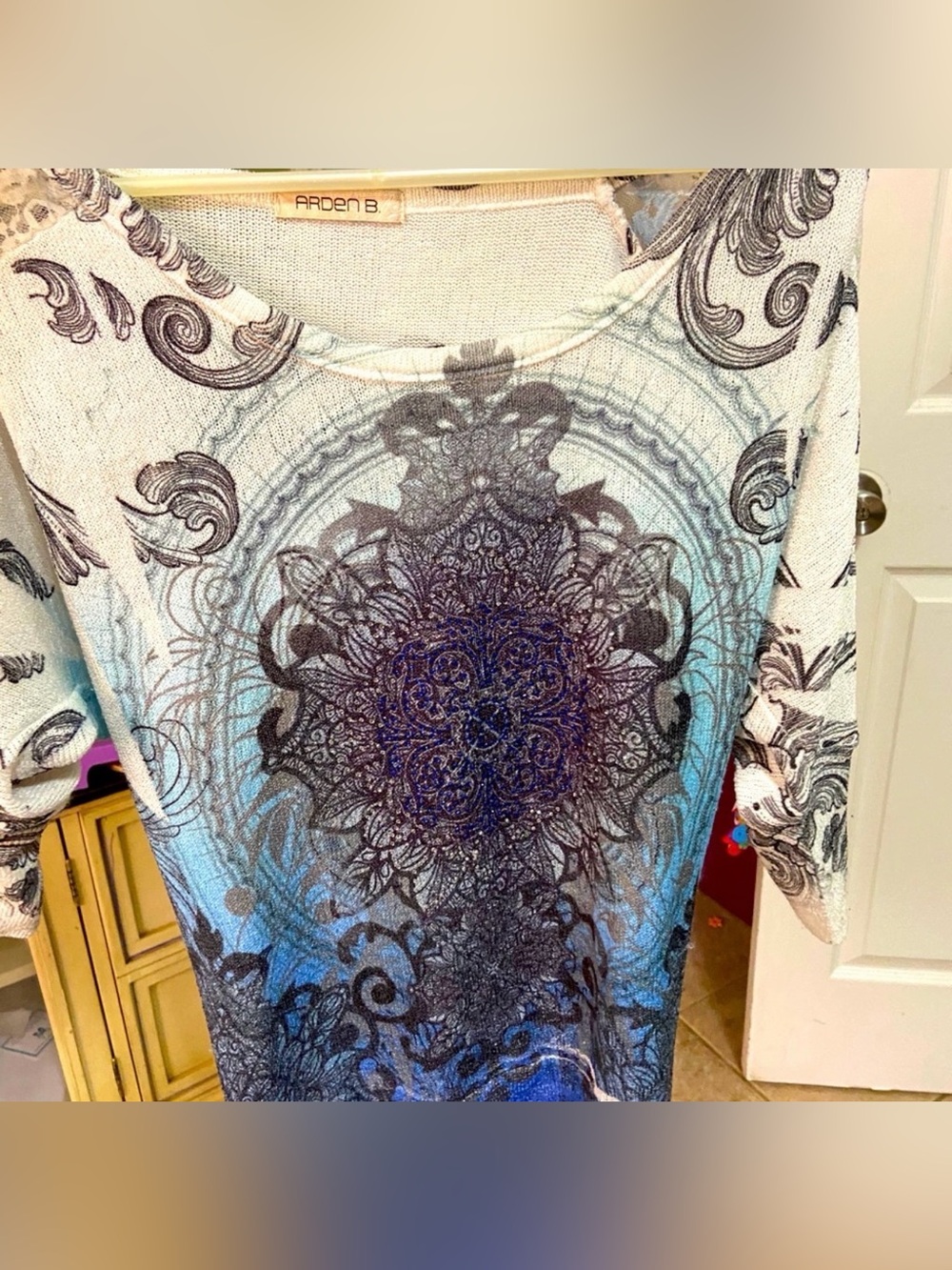 Arden B Blue Ombre Medallion 3/4 Sleeve Top